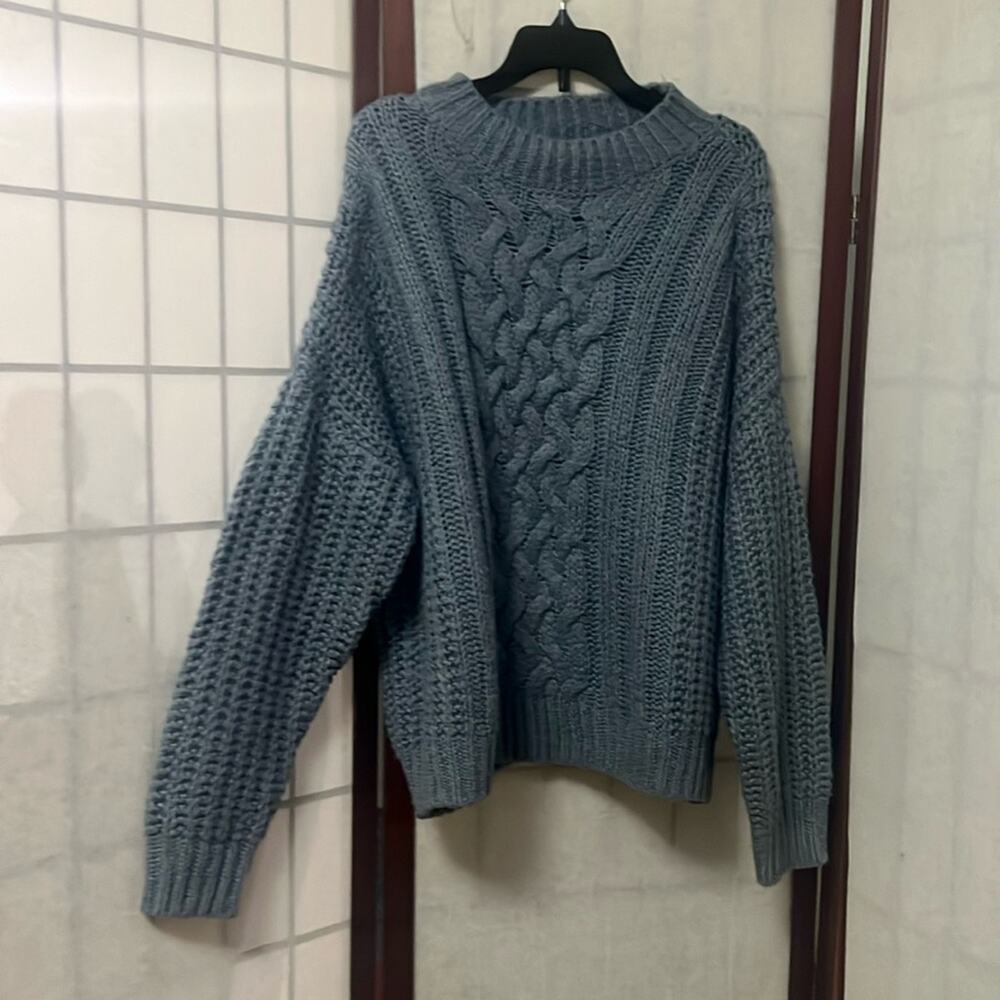CHELSEA & THEODORE CABLE KNIT CREW NECK SWEATER SIZE M